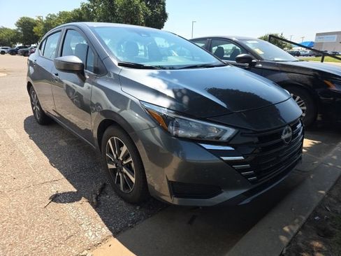 Used 2025 Nissan Versa SV FWD image 1
