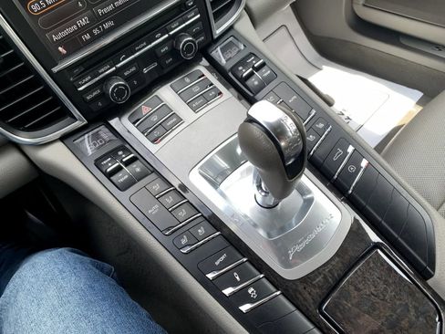 Used 2013 Porsche Panamera image 17