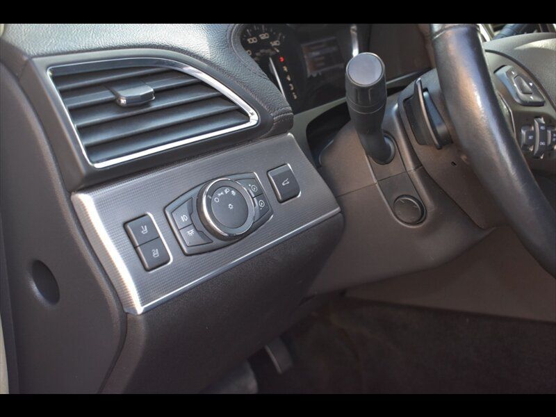 Used 2013 Lincoln MKX AWD image 13