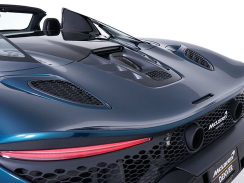 Used 2025 McLaren Artura Spider RWD image 17