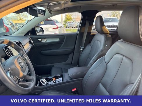 Used 2024 Volvo XC40 B5 Plus image 17