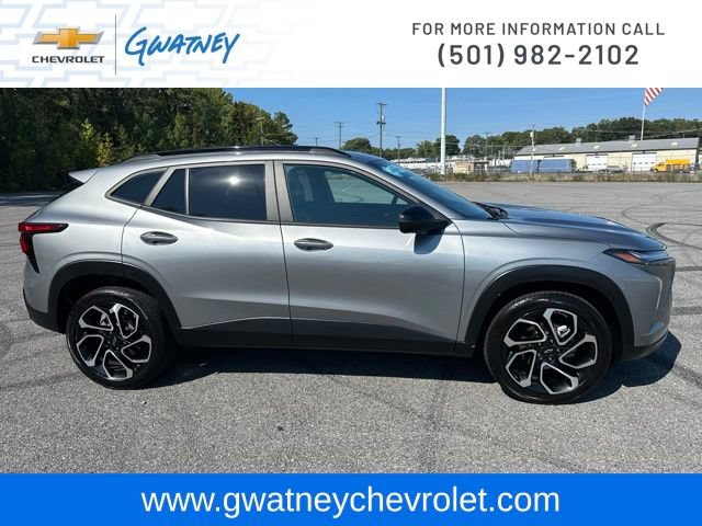 Used 2024 Chevrolet Trax RS w/ Sunroof Package FWD image 4