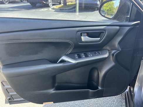 Used 2017 Toyota Camry XLE image 14