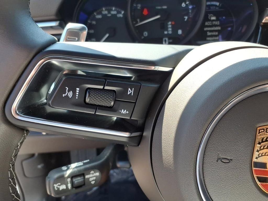 Used 2025 Porsche Macan AWD/4WD image 20