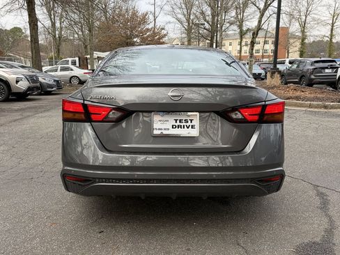 Used 2025 Nissan Altima 2.5 SV image 4