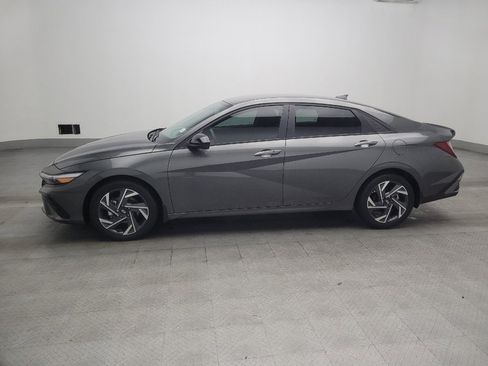 Used 2025 Hyundai Elantra Sport FWD image 2
