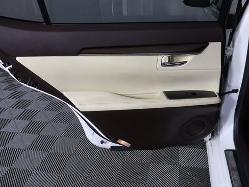 Used 2018 Lexus ES 350 w/ Ultra Luxury Package image 26