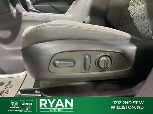 Used 2024 Chevrolet Equinox LT AWD/4WD image 11