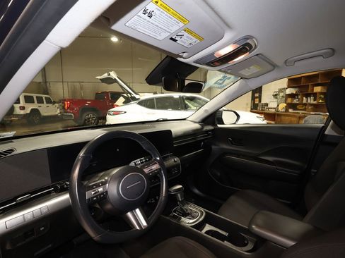 Used 2025 Hyundai Kona SEL image 8