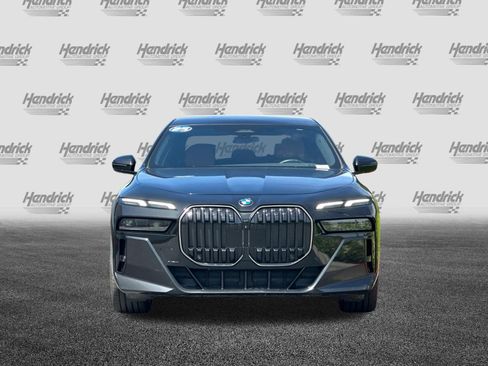 Used 2025 BMW 740i w/ Premium Package RWD image 10