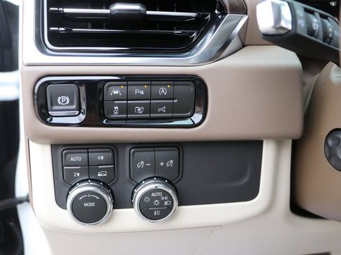 New 2026 GMC Yukon XL Denali AWD/4WD image 12