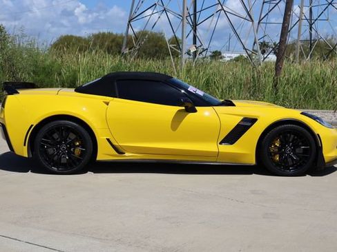 Used 2015 Chevrolet Corvette Z06 w/ 3LZ Preferred Equipment Group RWD image 4