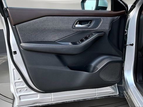 Used 2021 Nissan Rogue SV image 20