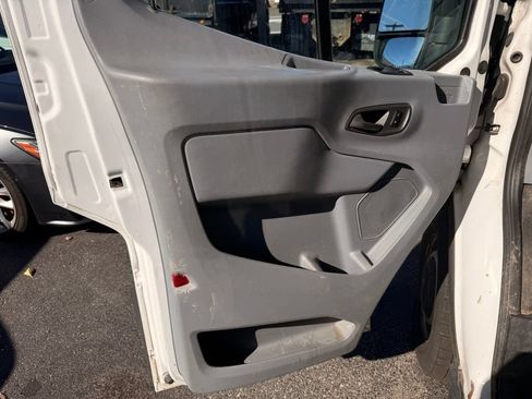Used 2018 Ford Transit 250 130 Low Roof RWD image 12