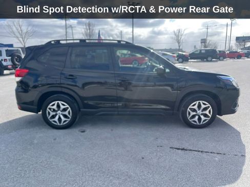 Used 2023 Subaru Forester Premium image 8