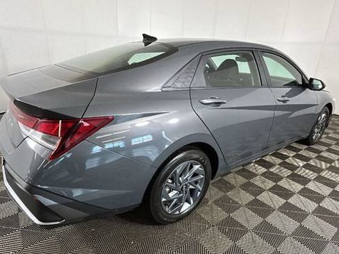 Certified 2024 Hyundai Elantra SEL FWD image 2