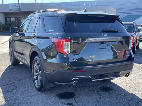 Used 2022 Ford Explorer XLT w/ Equipment Group 202A image 6