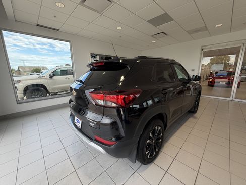 Used 2023 Chevrolet TrailBlazer LT w/ Convenience Package FWD image 7