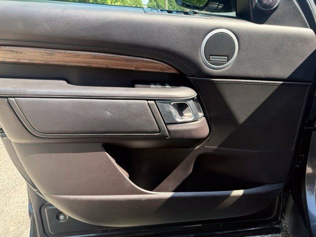 Used 2018 Land Rover Discovery HSE Luxury AWD/4WD image 19