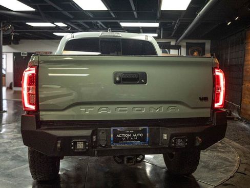 Used 2023 Toyota Tacoma TRD Off-Road w/ Black Out Package (TMS) AWD/4WD image 6