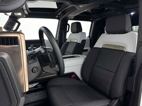 Used 2025 GMC Hummer EV 2X image 44