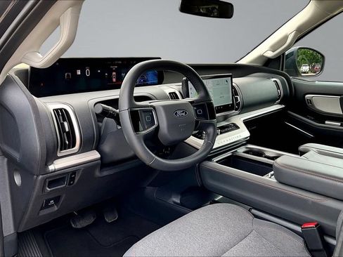 Used 2025 Ford Expedition Max Active RWD image 16