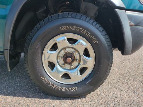 Used 1997 Nissan Pathfinder LE AWD/4WD image 21
