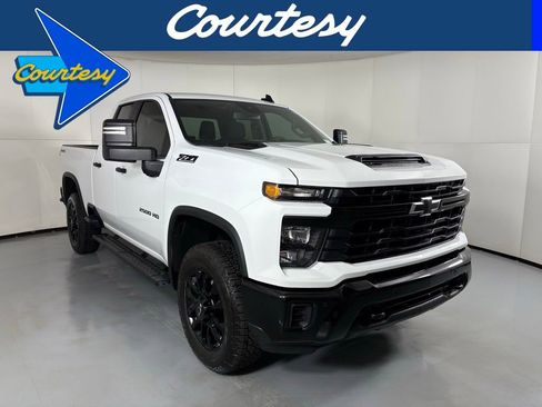 Used 2025 Chevrolet Silverado 2500 Custom w/ Custom Value Package image 1