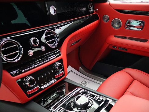 Used 2022 Rolls-Royce Ghost image 41