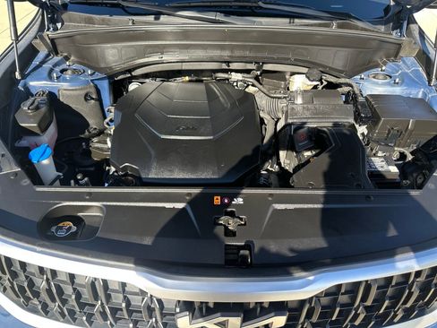 Used 2023 Kia Telluride EX w/ EX Captain's Chair Package image 23