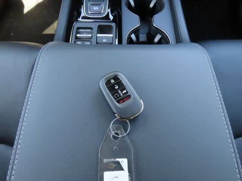 New 2025 Honda Pilot EX-L image 24