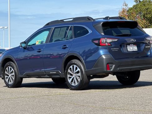 Used 2022 Subaru Outback Premium image 7