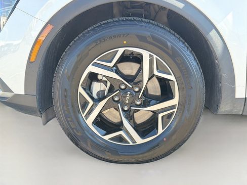 Used 2024 Kia Sportage LX image 40