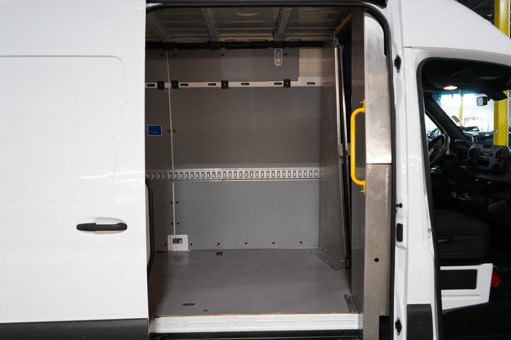 Used 2023 Mercedes-Benz Sprinter 2500 image 18