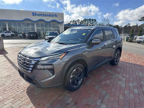 Used 2024 Nissan Rogue SV w/ SV Premium Package image 4