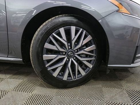 Used 2025 Nissan Altima 2.5 SV image 13