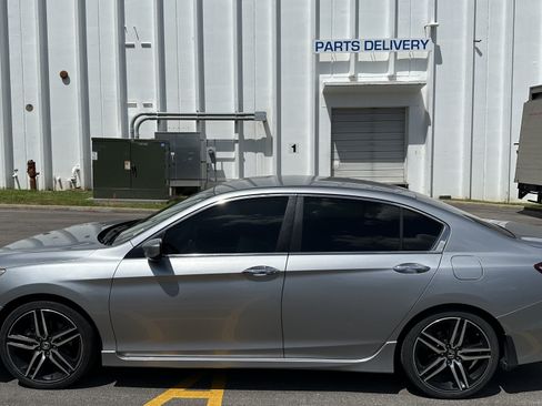 Used 2017 Honda Accord Sport image 7