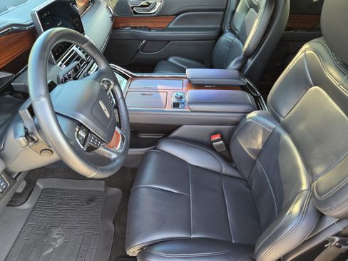 Used 2024 Lincoln Navigator Premiere AWD/4WD image 9