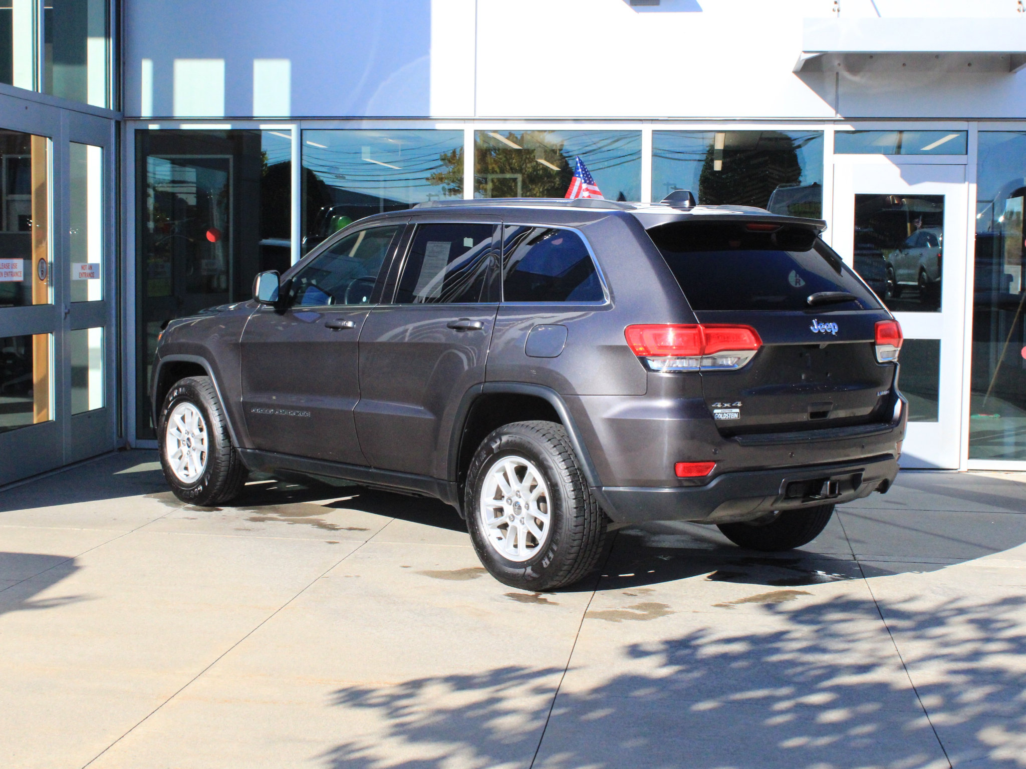 Used 2019 Jeep Grand Cherokee Laredo AWD/4WD image 8