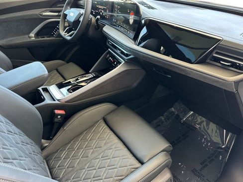 Used 2025 Audi SQ5 Premium Plus image 16