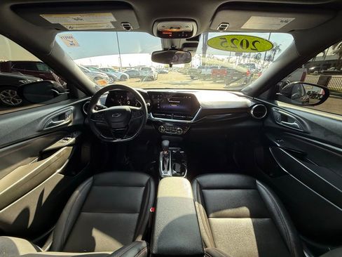 Used 2025 Chevrolet Trax RS w/ Driver Confidence Package FWD image 15