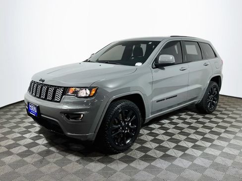 Used 2021 Jeep Grand Cherokee Laredo X AWD/4WD image 3