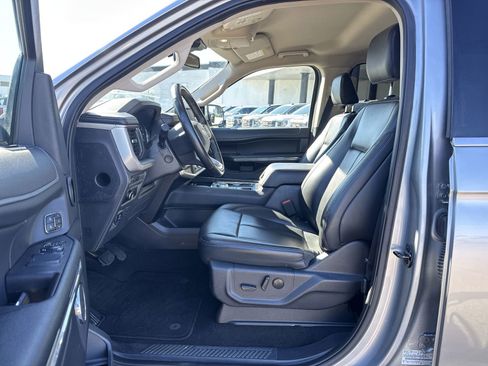 Used 2024 Ford Expedition XLT image 16