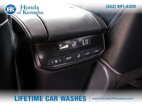 Used 2021 Toyota Highlander XLE AWD/4WD image 15