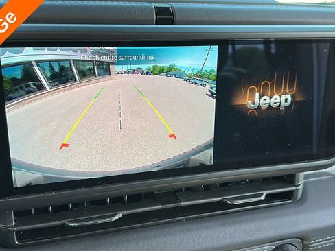 Used 2025 Jeep Wrangler Unlimited Sahara AWD/4WD image 21