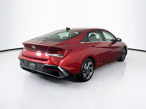 Used 2025 Hyundai Elantra SEL FWD image 9