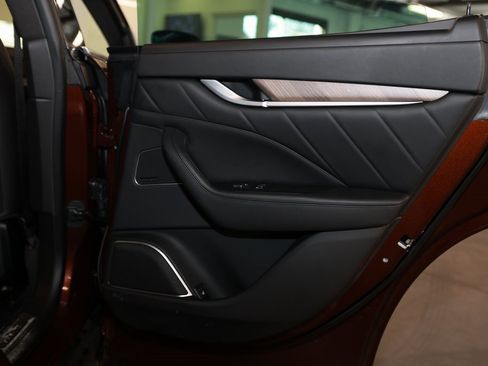 Used 2019 Maserati Levante GranLusso image 20