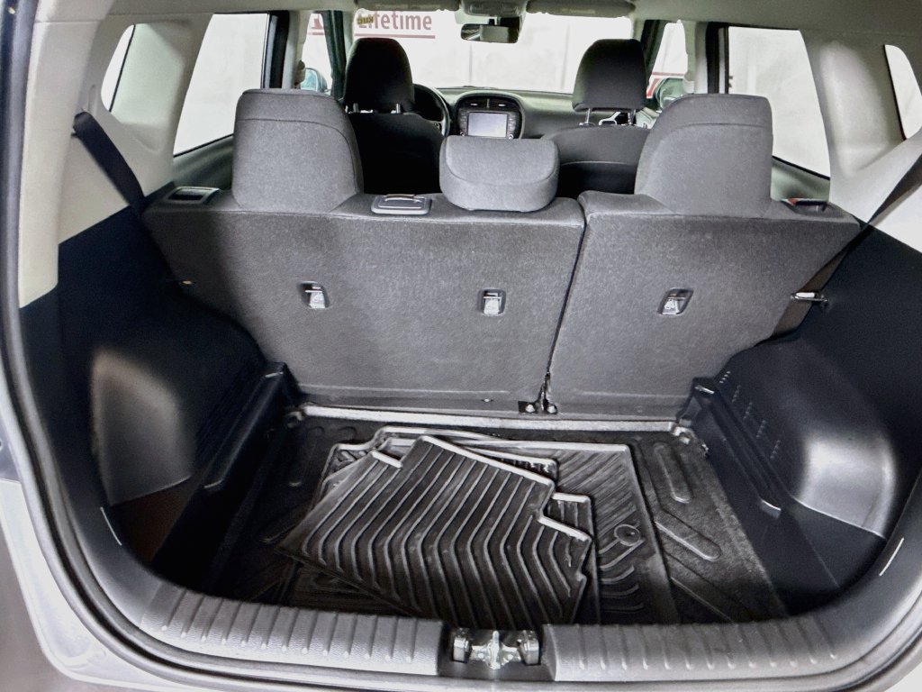 Used 2023 Kia Soul LX FWD image 27
