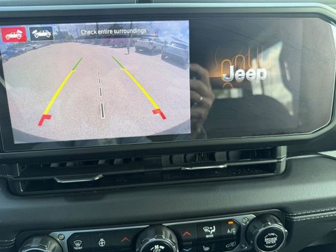 Used 2024 Jeep Wrangler Unlimited Sahara w/ Technology Group AWD/4WD image 24