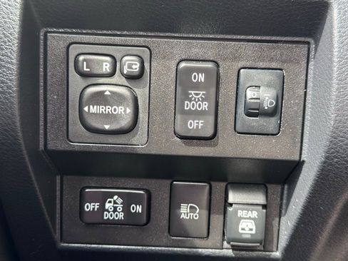 Used 2019 Toyota Tundra Platinum AWD/4WD image 38